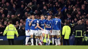Michael Keane fires last-gasp rocket to earn Everton a point against Tottenham