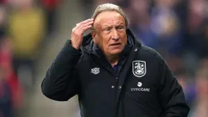 Neil Warnock urging Huddersfield not to dwell on Swansea setback