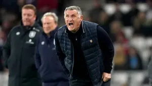 Tony Mowbray admits Sunderland ‘fell short’ in home draw with Huddersfield