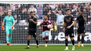 Vladimir Coufal: West Ham found way to hurt Arsenal in draw that dents title bid