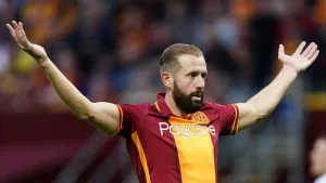 Kevin van Veen keeps streak going as Motherwell push St Johnstone towards danger