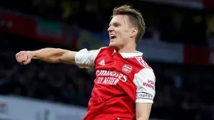 Martin Odegaard double returns Arsenal to top of the Premier League