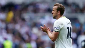 Ryan Mason encourages little to be read into Harry Kane’s wave to Spurs fans