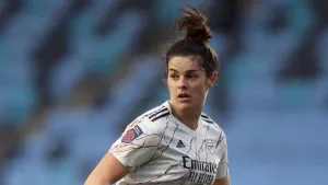 Arsenal defender Jen Beattie agrees new contract