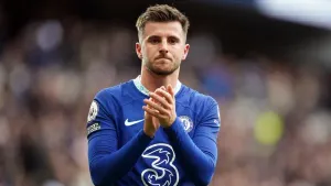 Manchester United increase bid for Chelsea midfielder Mason Mount