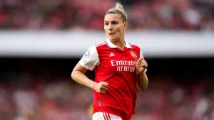 Steph Catley signs new Arsenal deal