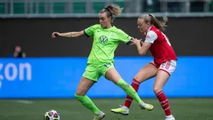 Manchester City complete swoop for Netherlands midfielder Jill Roord