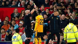 Gary O’Neil claims referees’ boss told him Wolves should have had penalty