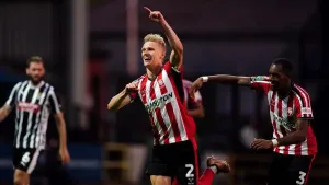 Imps see off 10-man Magpies to coast into Carabao Cup second round