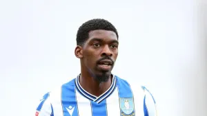 Sheffield Wednesday edge past Stockport on penalties after scoring late leveller