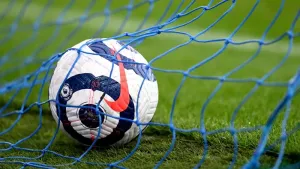 Ten-man Airdrie hold on to beat Inverness