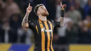 Aaron Connolly header earns Hull home draw with Coventry