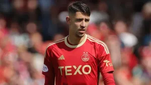 Aberdeen beat 10-man Ross County to reach League Cup semi-final