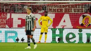 Bruno Fernandes tells Andre Onana to stop blaming himself for Man Utd defeat
