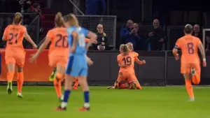 England suffer last-gasp loss on Sarina Wiegman’s Netherlands return