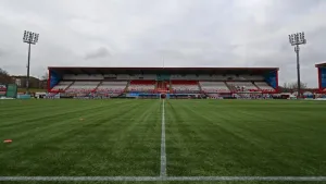 Five-star Hamilton too hot for Annan