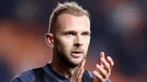 Jordan Rhodes penalty earns Blackpool narrow win over Barnsley