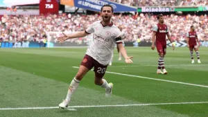 Late Bernardo Silva and Erling Haaland goals keep Manchester City top