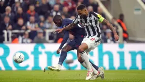 Eddie Howe praises Jamaal Lascelles for stepping up as Newcastle stun PSG