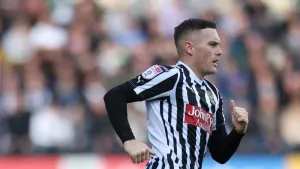 Notts County earn victory at managerless Gillingham on historic day