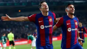 Robert Lewandowski rescues Barcelona as Inter Milan retake Serie A top spot