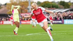 Stina Blackstenius winner sees Arsenal end Manchester City’s unbeaten start