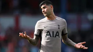 Ange Postecoglou has not had discipline talk with Cristian Romero after red card