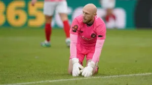 Ebbsfleet goalkeeper scores stoppage-time equaliser to deny York victory