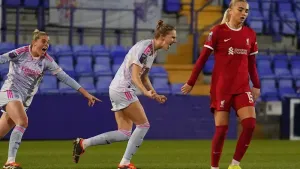 Arsenal and Manchester City both win to keep pace with WSL leaders Chelsea