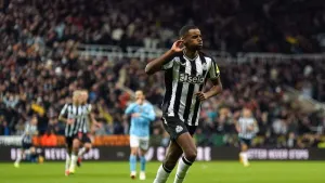 Eddie Howe backs Alexander Isak to become a fan favourite at Newcastle