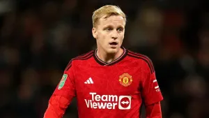 Man Utd midfielder Donny van de Beek joins Eintracht Frankfurt on loan