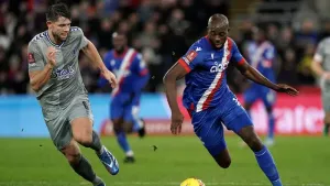 Ten-man Everton hold Crystal Palace to force FA Cup third-round replay