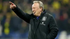 Aberdeen bring in veteran manager Neil Warnock to replace Barry Robson