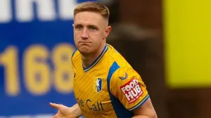 Early Davis Keillor-Dunn effort enough as Mansfield keep pressure on leaders