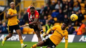 Ivan Toney on target again as Brentford win at Wolves