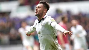 Liam Cullen snatches Swansea victory to dent Hull’s play-off hopes