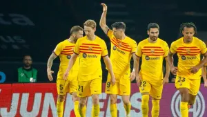 Robert Lewandowski scores last-gasp retaken penalty as Barca snatch late win