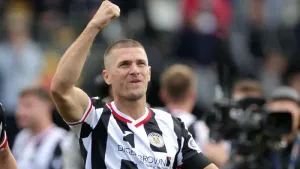 St Mirren ease past Hibernian with three-goal first half