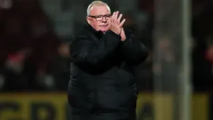 Stevenage boss Steve Evans angry at penalty decision in Port Vale draw