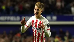 Sunderland climb into Championship play-offs with comeback win against Plymouth