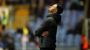 Des Buckingham frustrated with missed chances as Oxford slip out of the top six