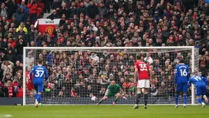 Penalty double helps Manchester United edge past Everton at Old Trafford