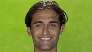 Ross County midfielder Yan Dhanda denies Hibernian at the death