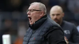 Steve Evans bemoans missed opportunity after Stevenage held by 10-man Fleetwood