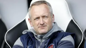 Blackpool boss Neil Critchley praises Sonny Carey after vital win over Cambridge