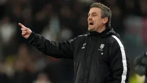 Lincoln keep alive play-off bid with vital victory at Oxford