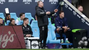 Mark Robins lauds ‘outstanding’ Coventry after ending Leeds’ unbeaten run