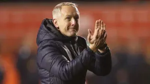 Neil Critchley stresses Blackpool need to be perfect to sneak into play-offs