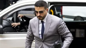 ‘Suicide mission’ to threaten Roman Abramovich associate, court told