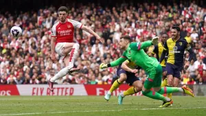 Arsenal keep pressure on Manchester City with defeat of Bournemouth